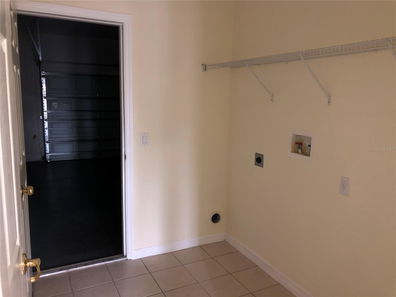 Image 20 of 44 For 638 Kensington Drive