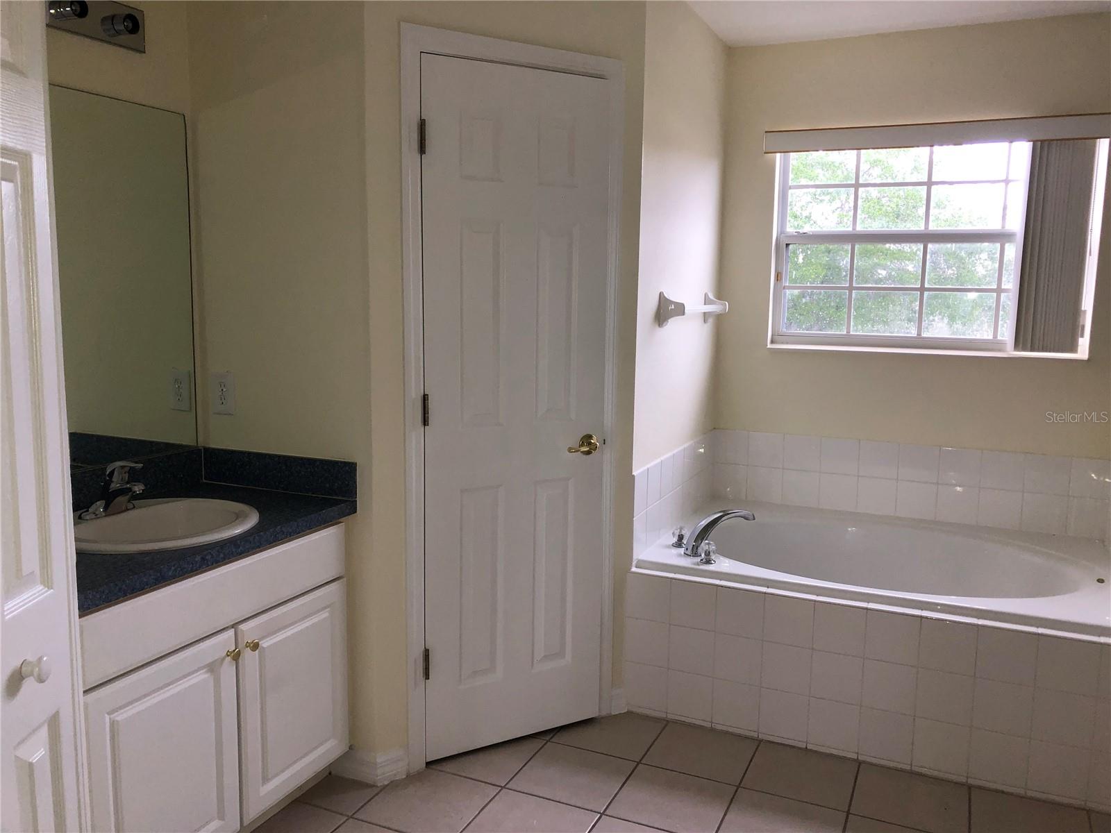 Image 31 of 44 For 638 Kensington Drive