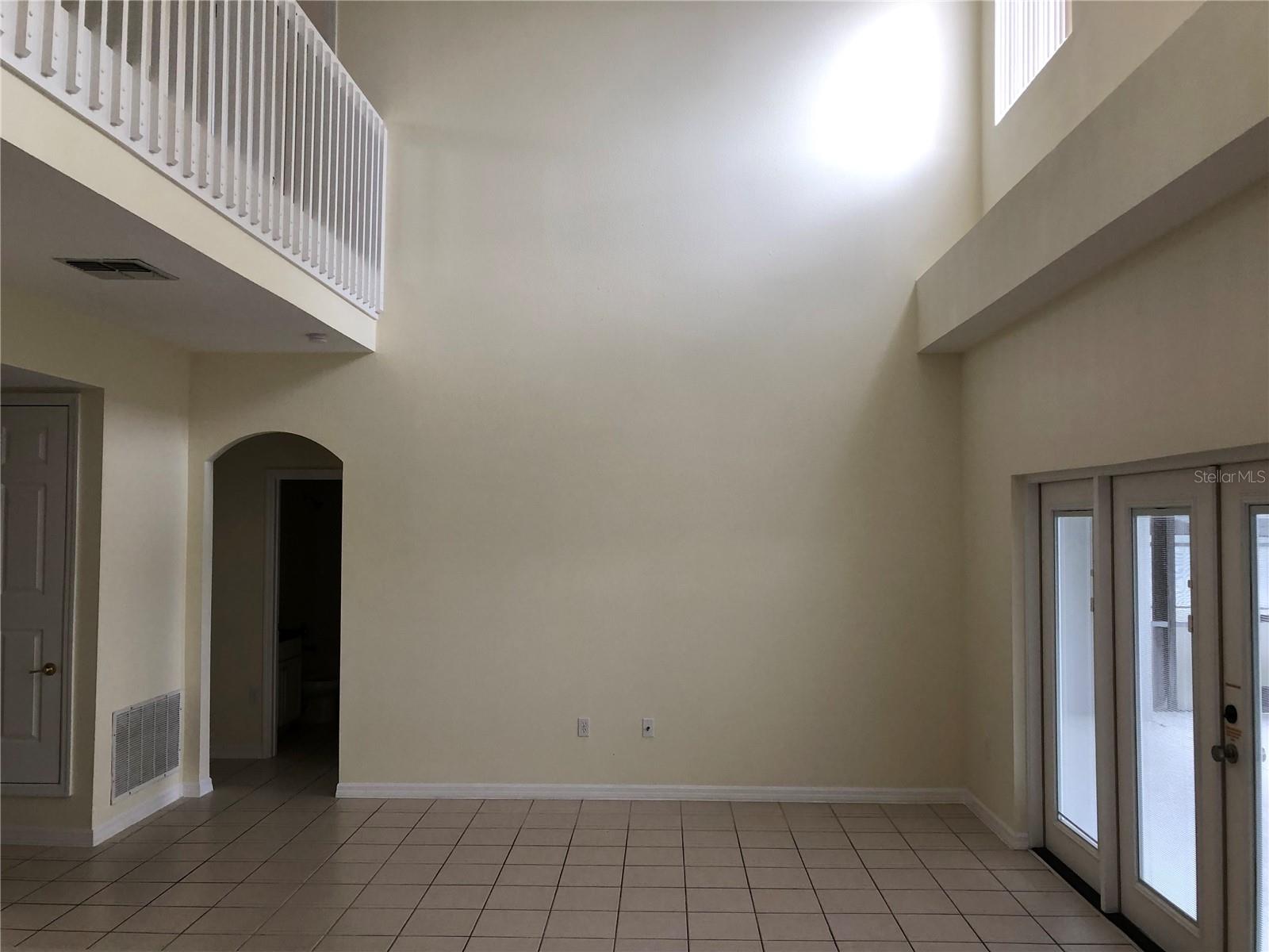 Image 7 of 44 For 638 Kensington Drive