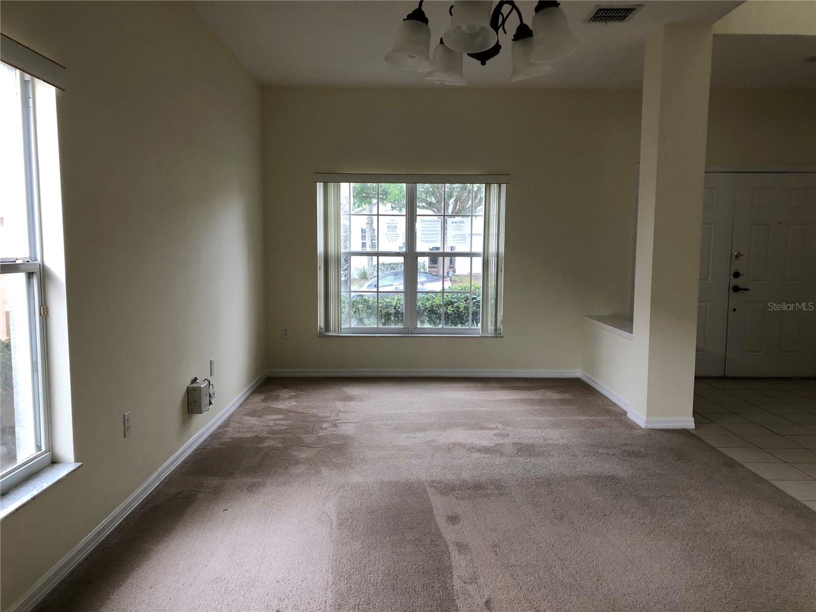 Image 9 of 44 For 638 Kensington Drive