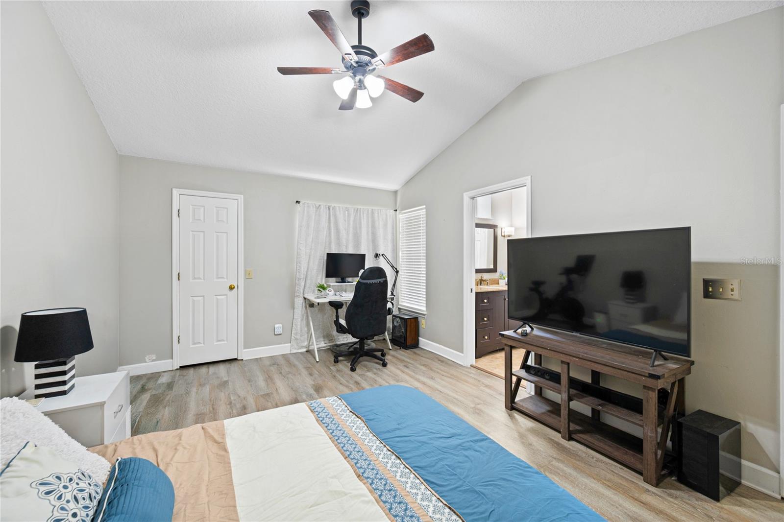 Image 14 of 23 For 1423 Farrindon Circle