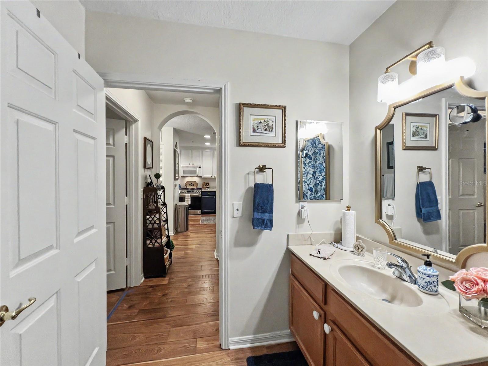 Image 17 of 37 For 909 Waterside Lane 206