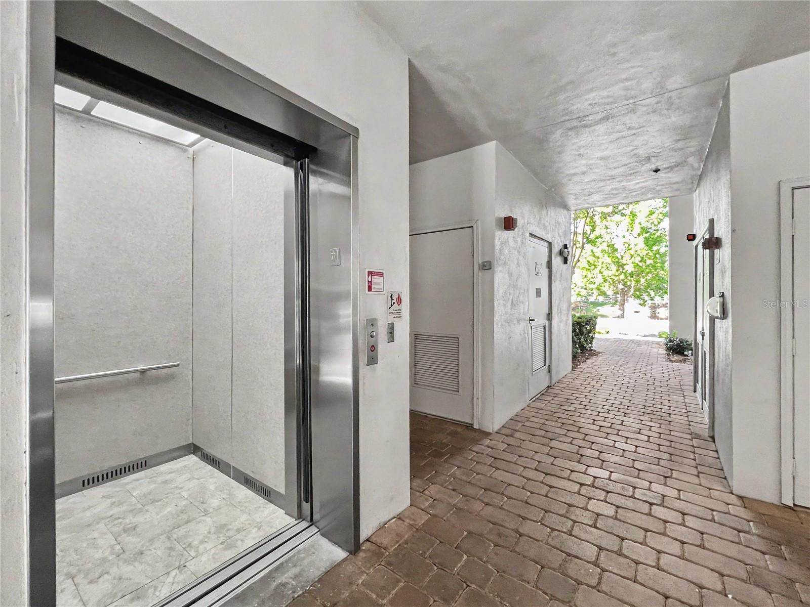 Image 3 of 37 For 909 Waterside Lane 206