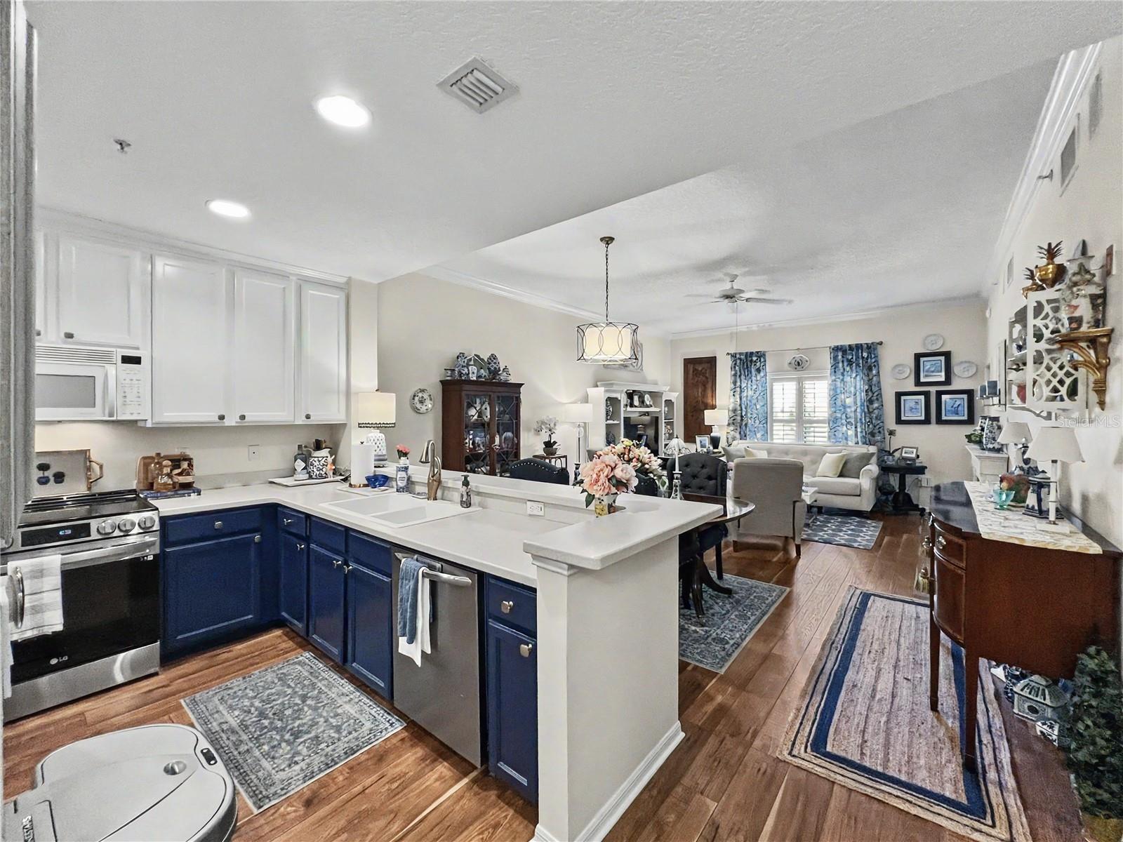 Image 6 of 37 For 909 Waterside Lane 206