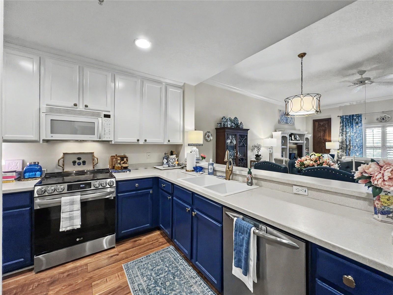 Image 7 of 37 For 909 Waterside Lane 206