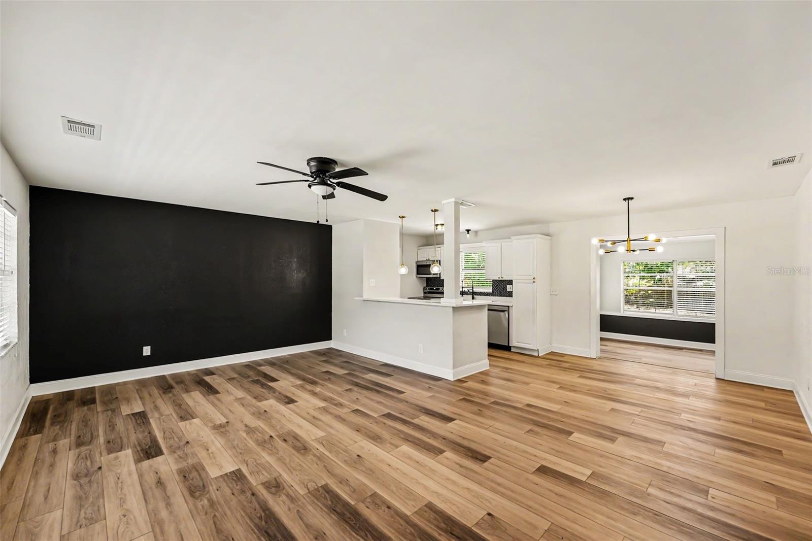 Image 3 of 15 For 1361 Overlea Street