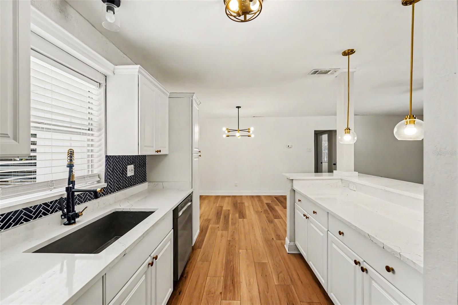 Image 5 of 15 For 1361 Overlea Street