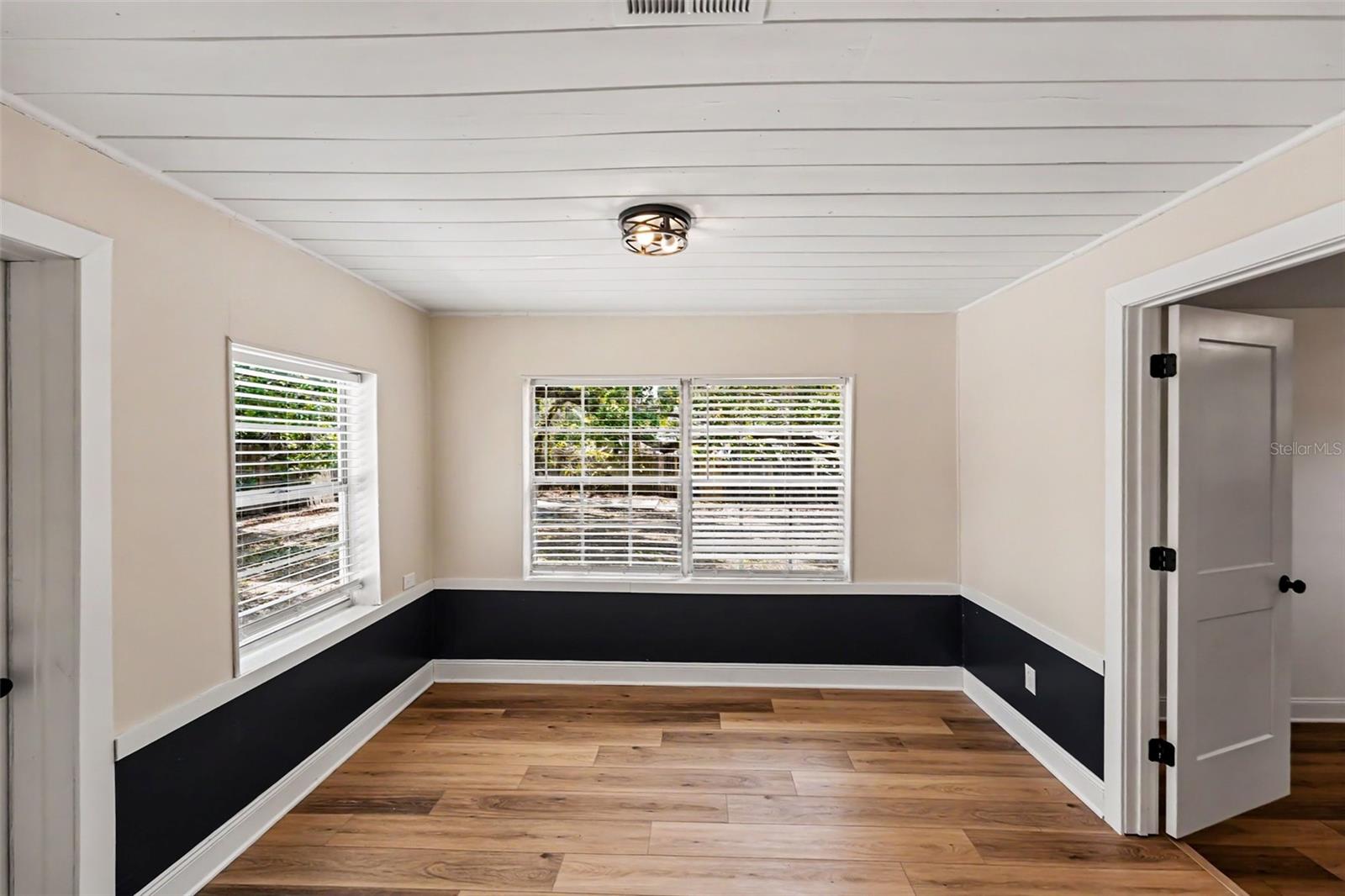 Image 6 of 15 For 1361 Overlea Street