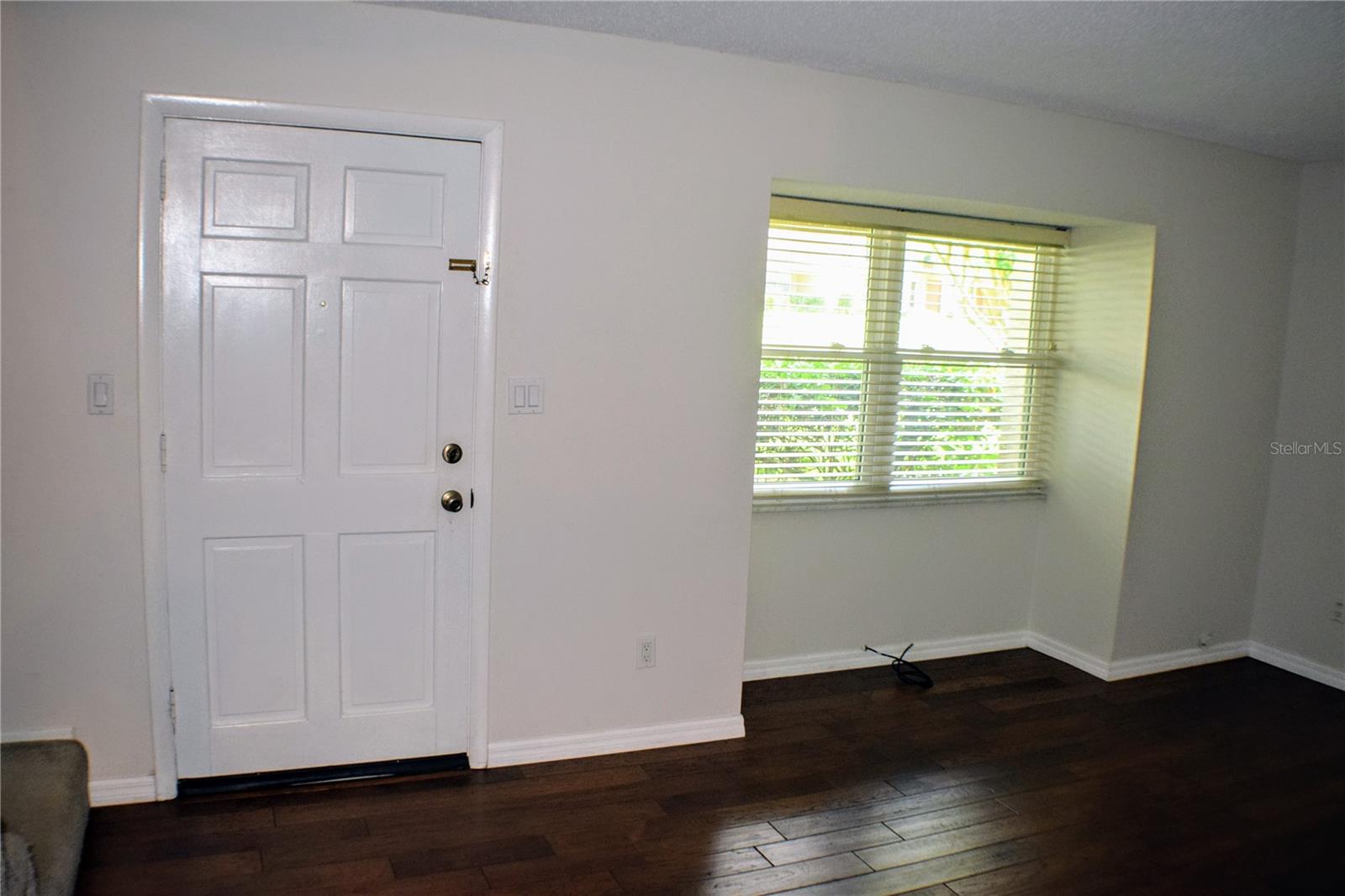 Image 2 of 30 For 814 Park Lake Circle 8