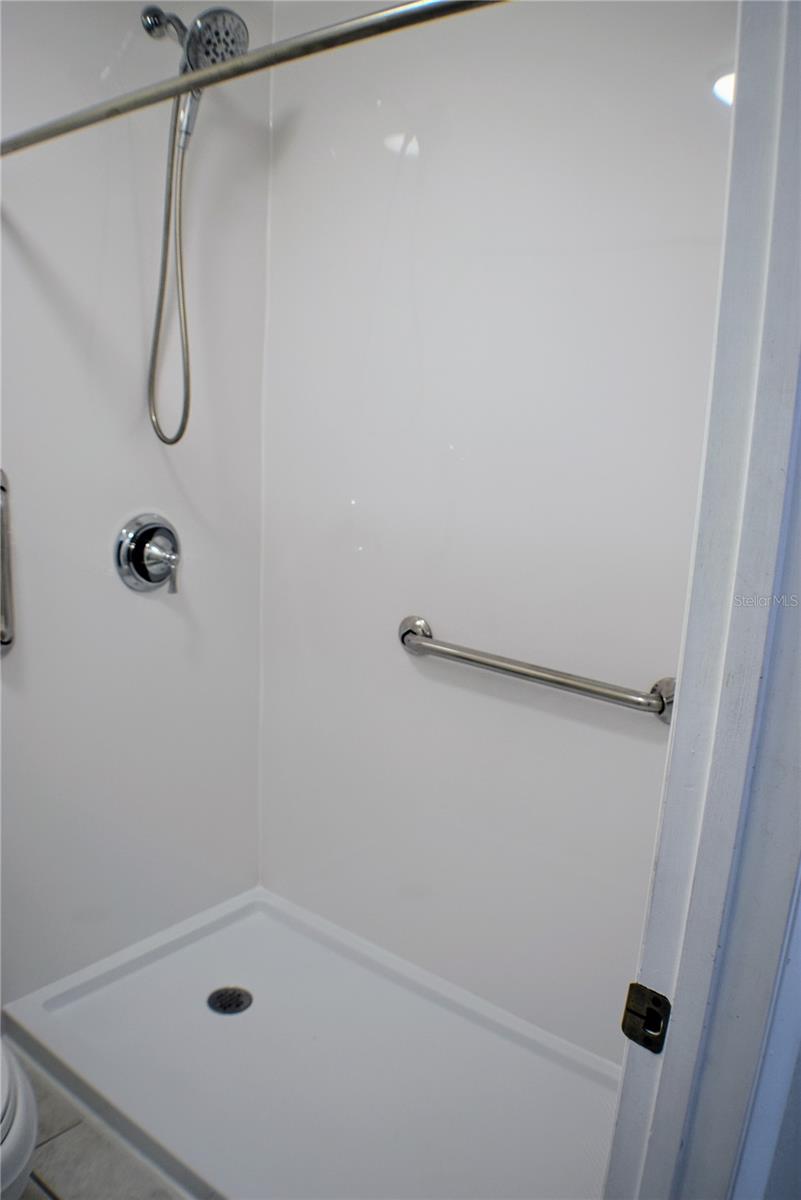 Image 20 of 30 For 814 Park Lake Circle 8