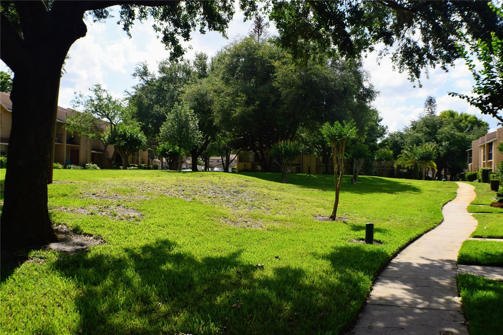 Image 27 of 30 For 814 Park Lake Circle 8
