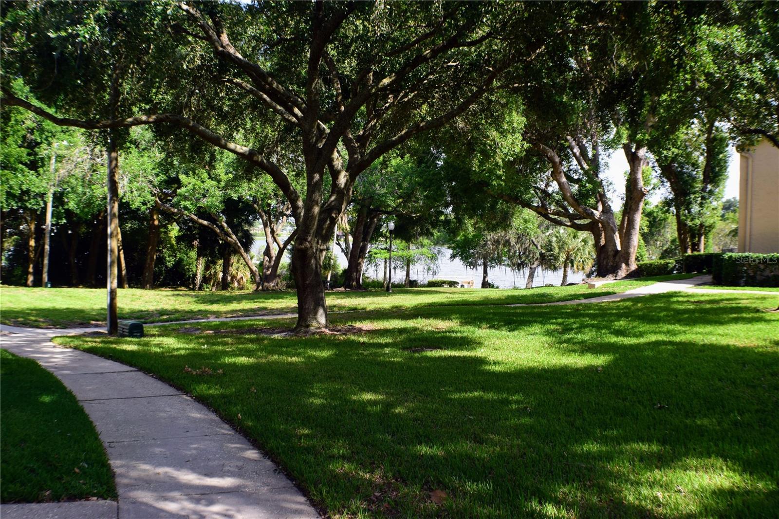 Image 28 of 30 For 814 Park Lake Circle 8