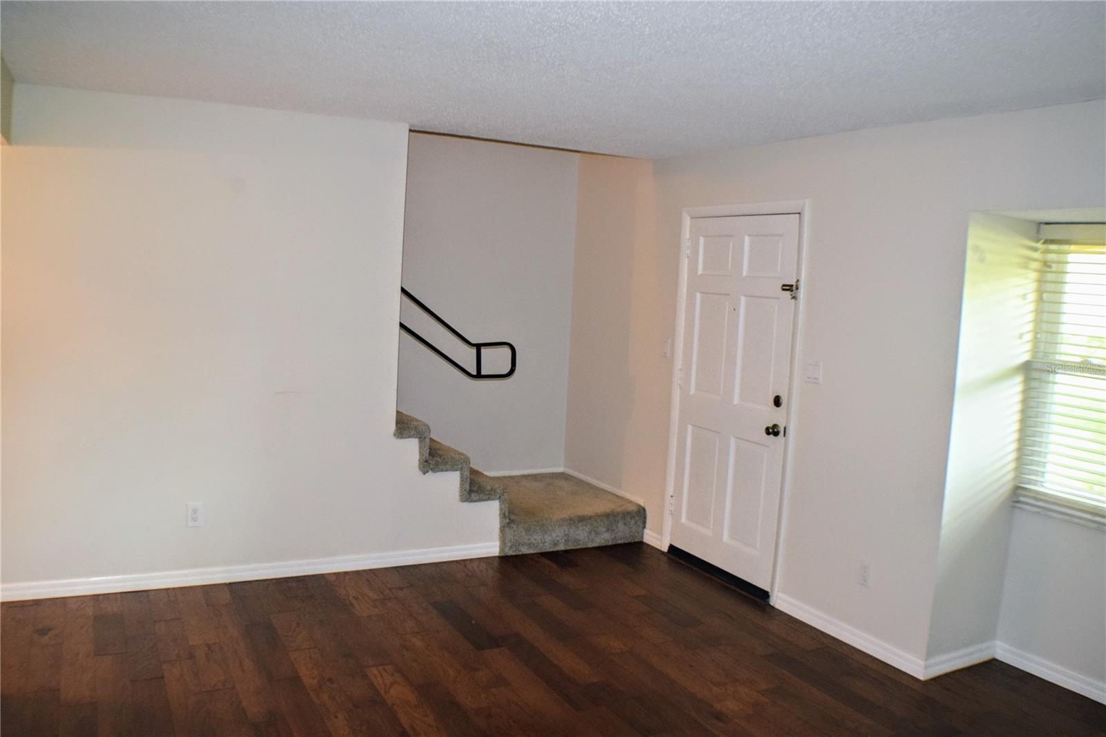 Image 3 of 30 For 814 Park Lake Circle 8