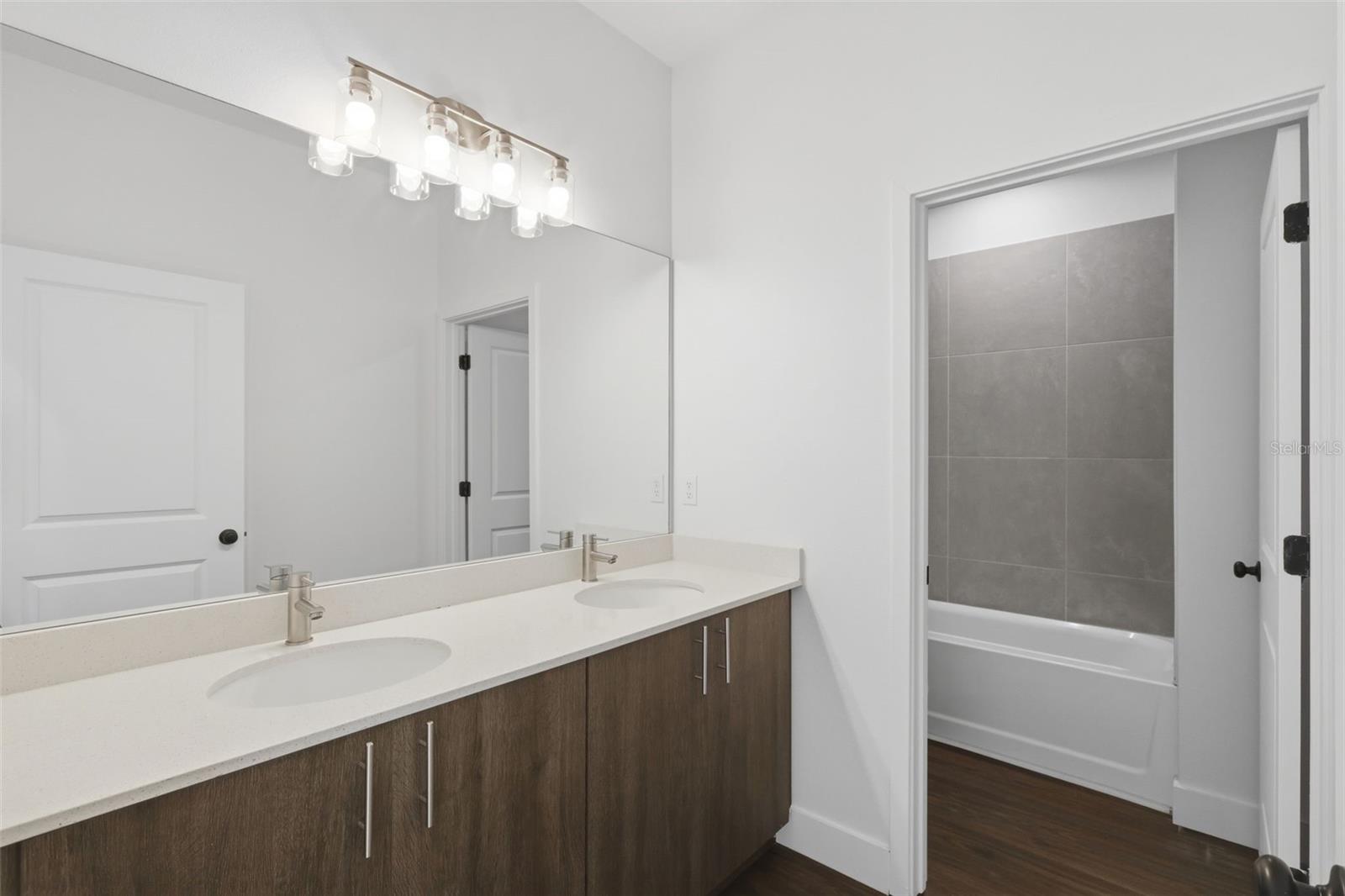 Image 39 of 49 For 3227 Halsey Avenue Se