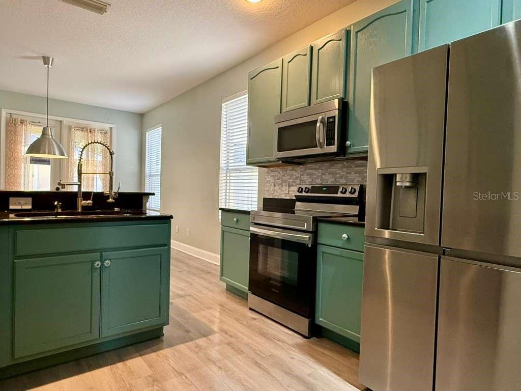 Image 4 of 33 For 14488 Whittridge Drive