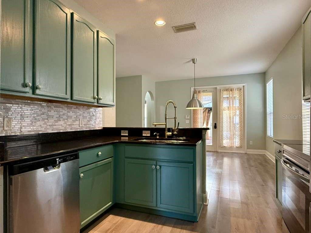 Image 5 of 33 For 14488 Whittridge Drive