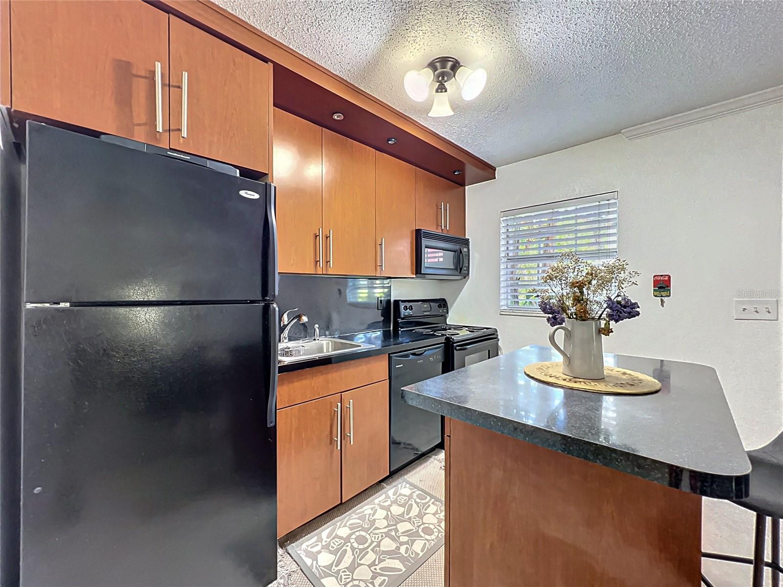 Image 11 of 27 For 2507 Central Boulevard 22