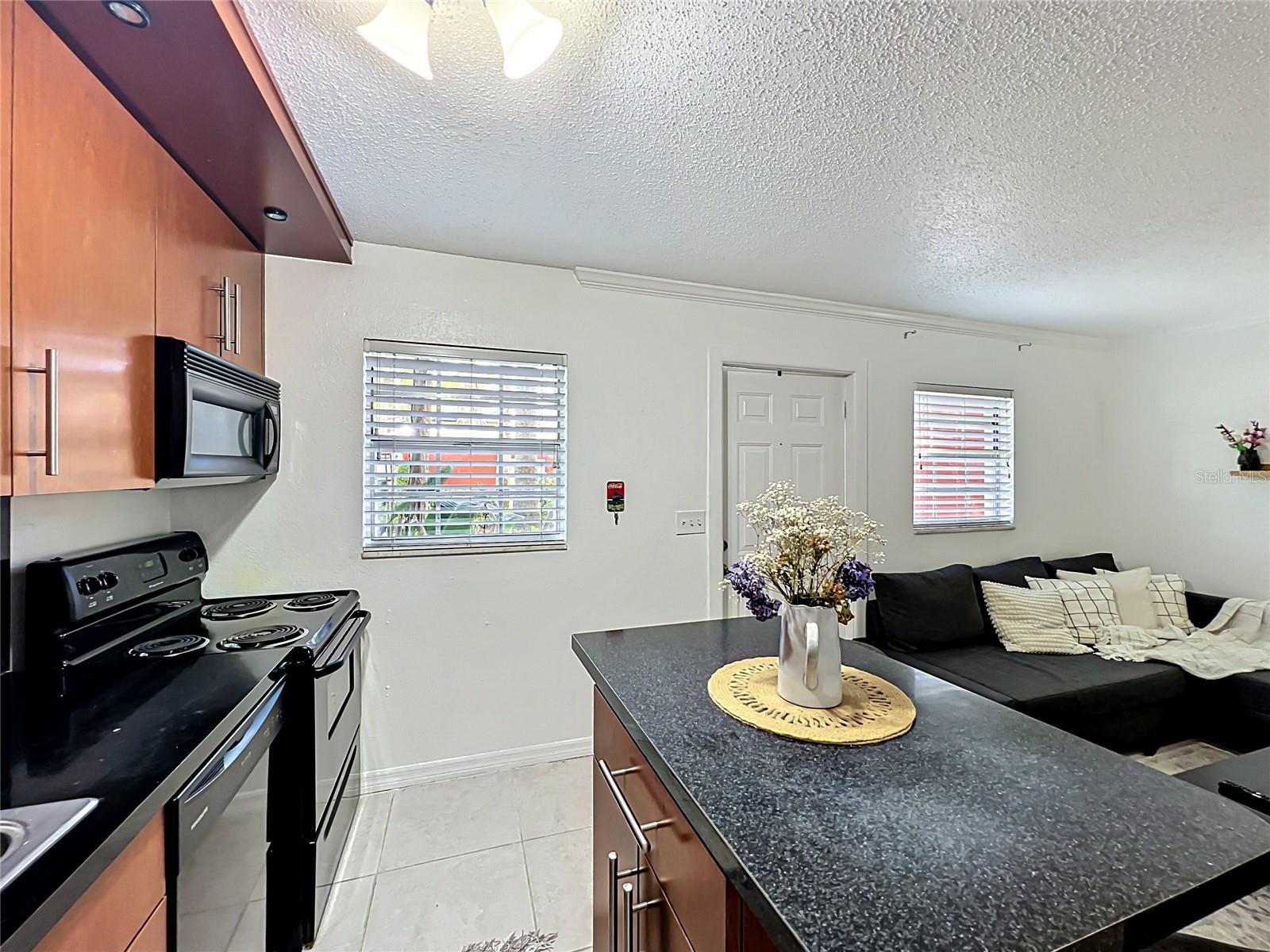 Image 12 of 27 For 2507 Central Boulevard 22