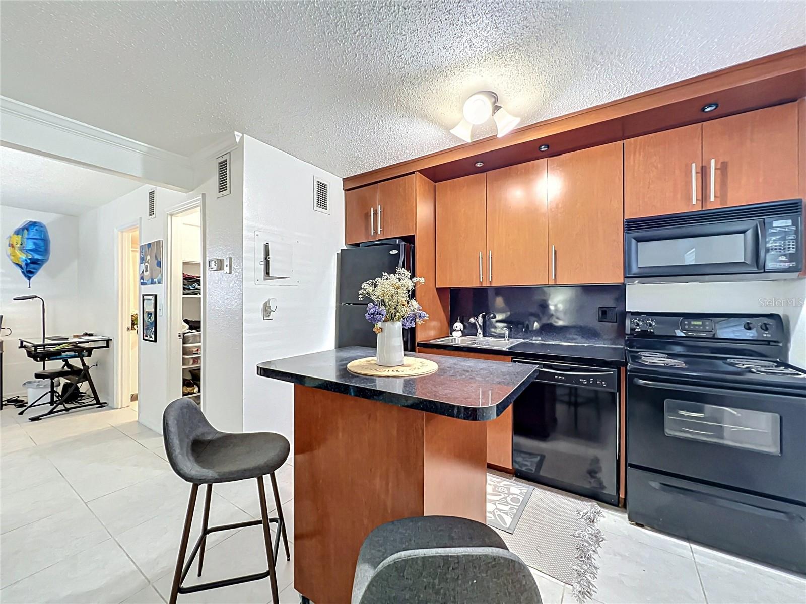 Image 14 of 27 For 2507 Central Boulevard 22