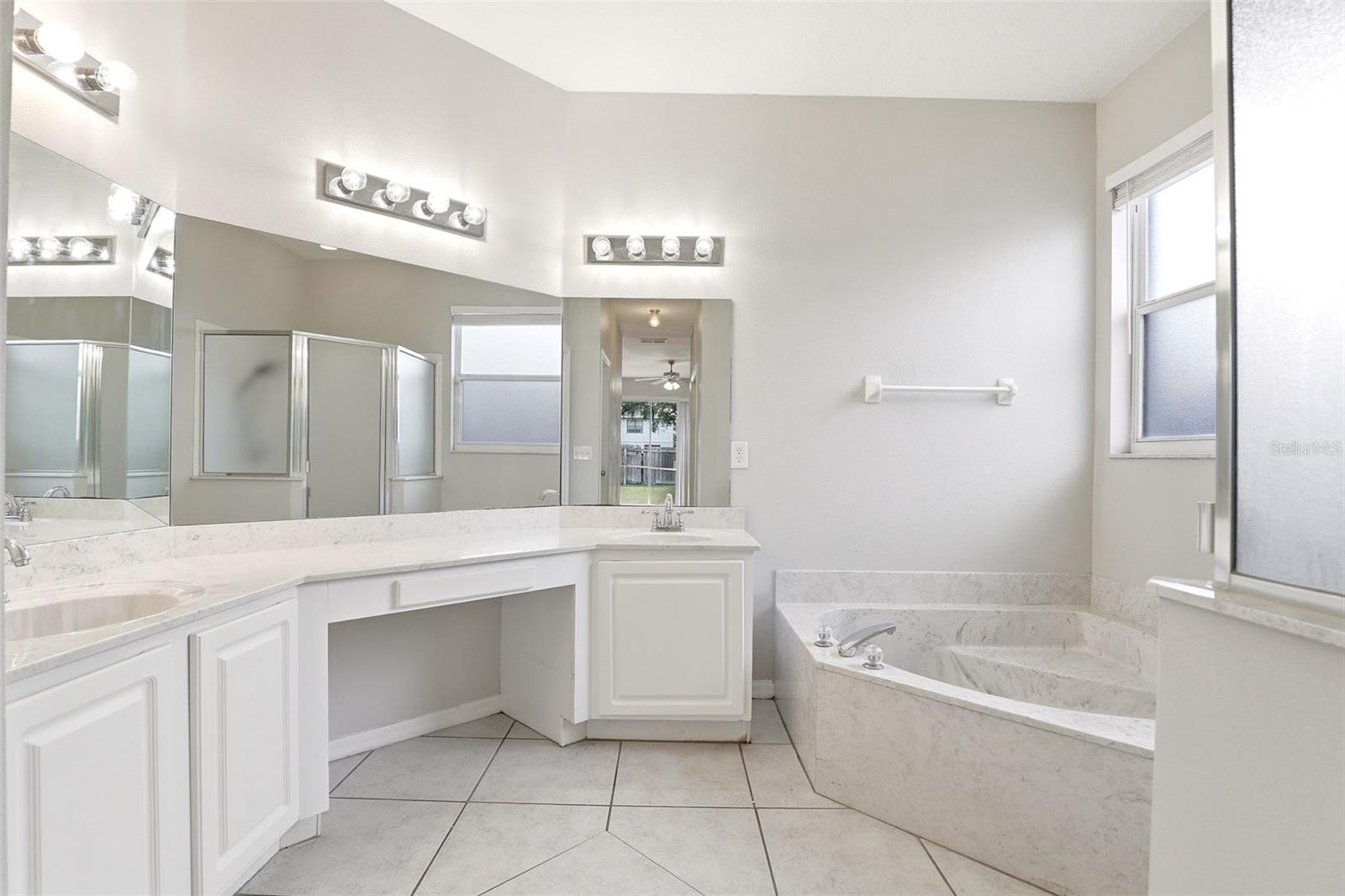 Image 24 of 39 For 14025 King Sago Court