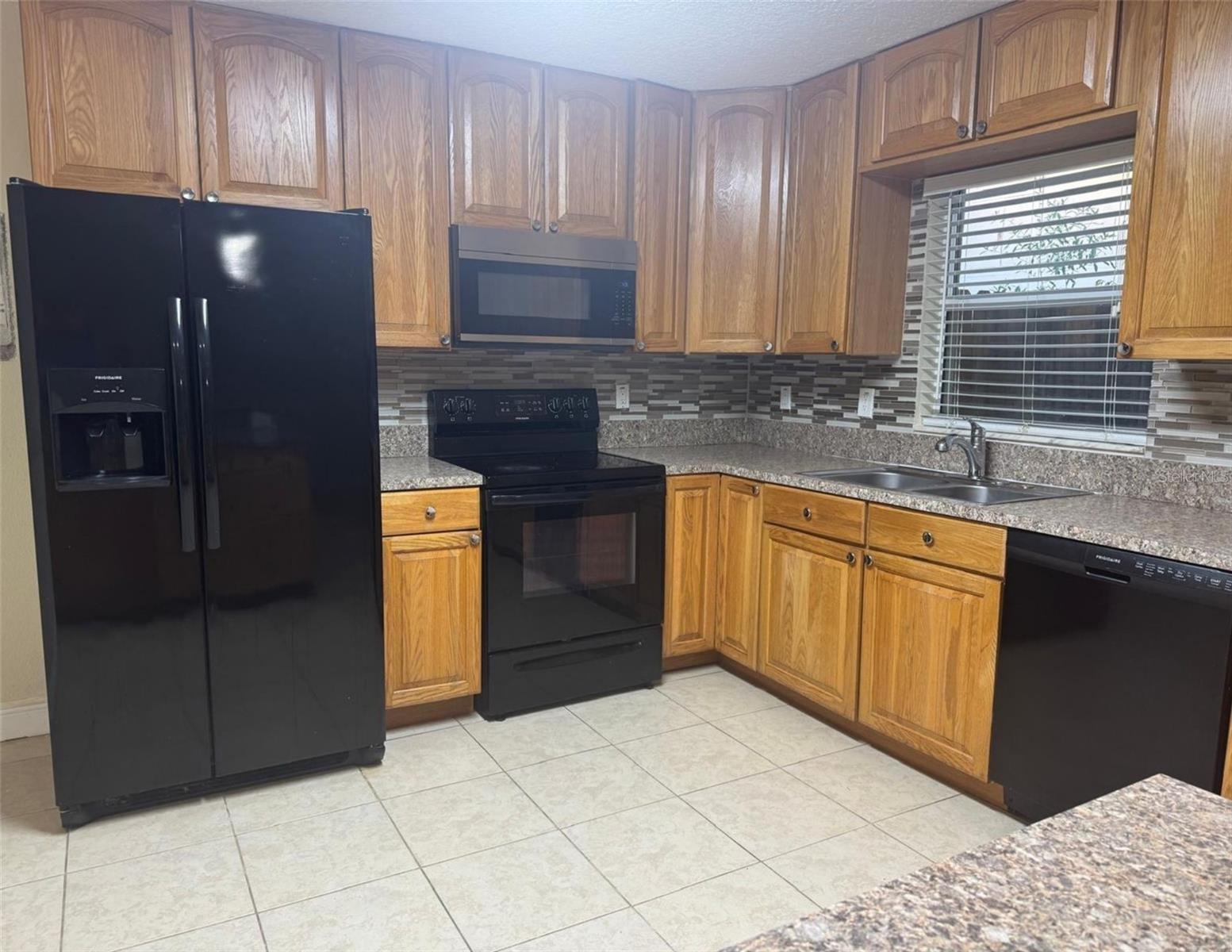 Image 9 of 22 For 10618 Eastview Drive