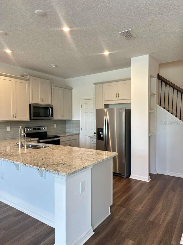 Image 11 of 27 For 9031 Legado Drive