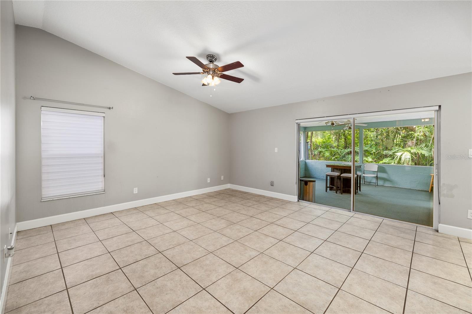 Image 12 of 48 For 1154 Deer Lake Circle