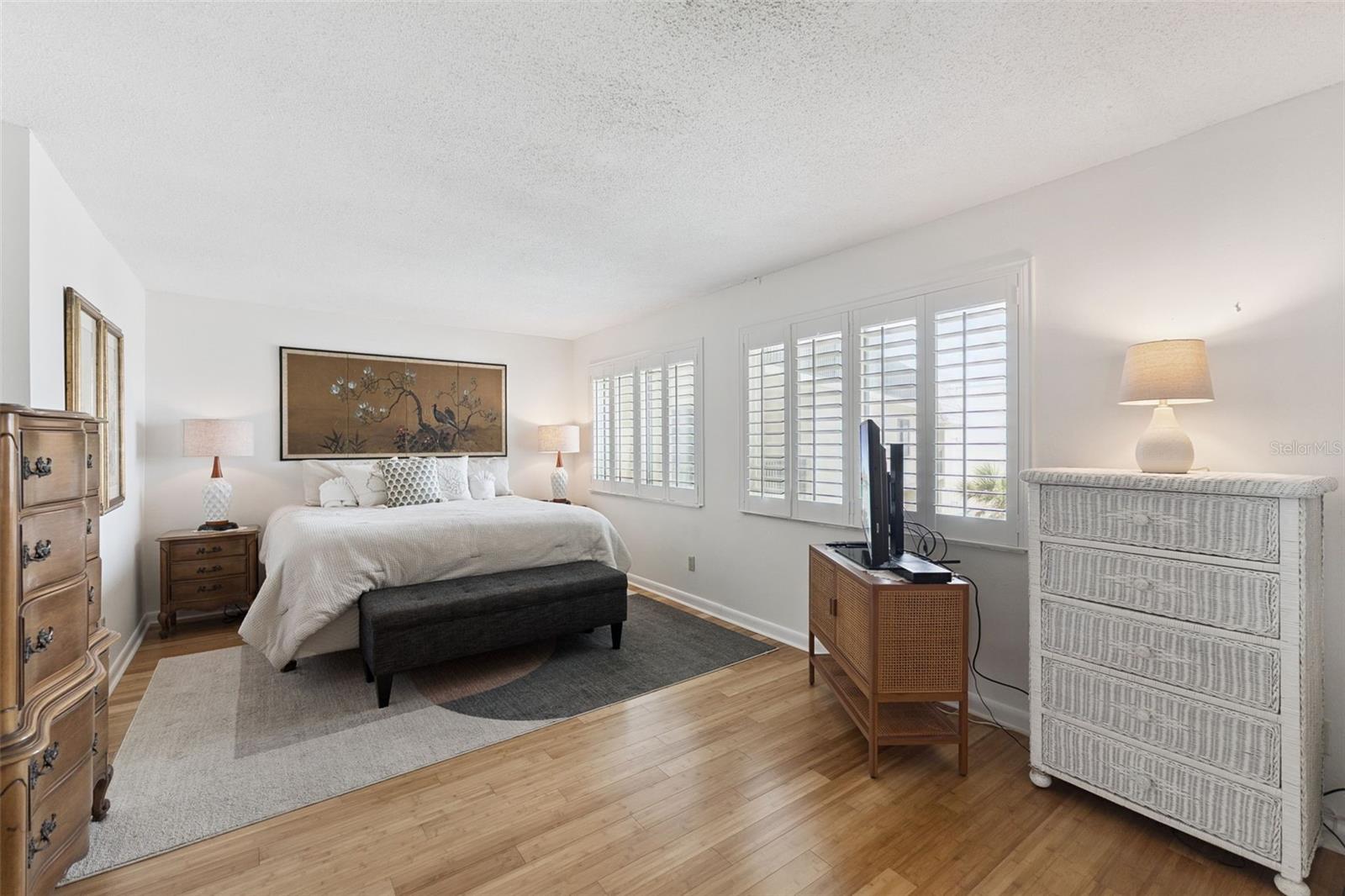 Image 21 of 60 For 935 Ocean Shore Boulevard 3020