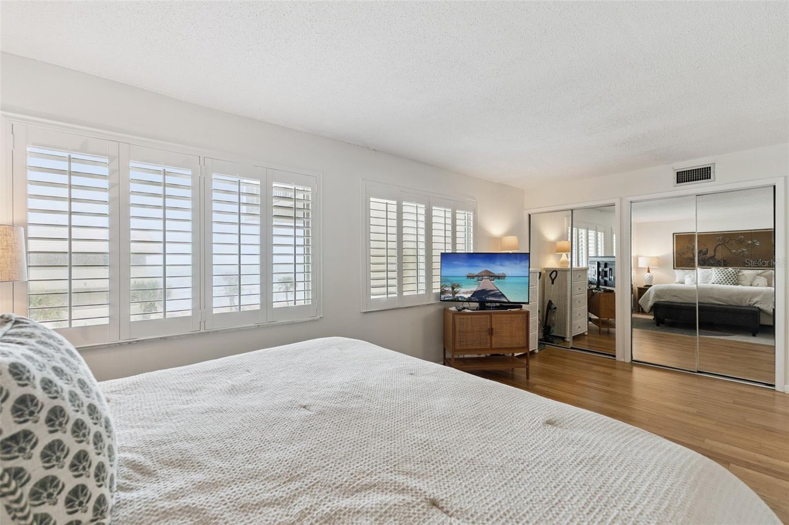 Image 25 of 60 For 935 Ocean Shore Boulevard 3020
