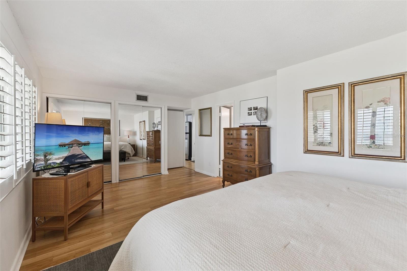 Image 27 of 60 For 935 Ocean Shore Boulevard 3020