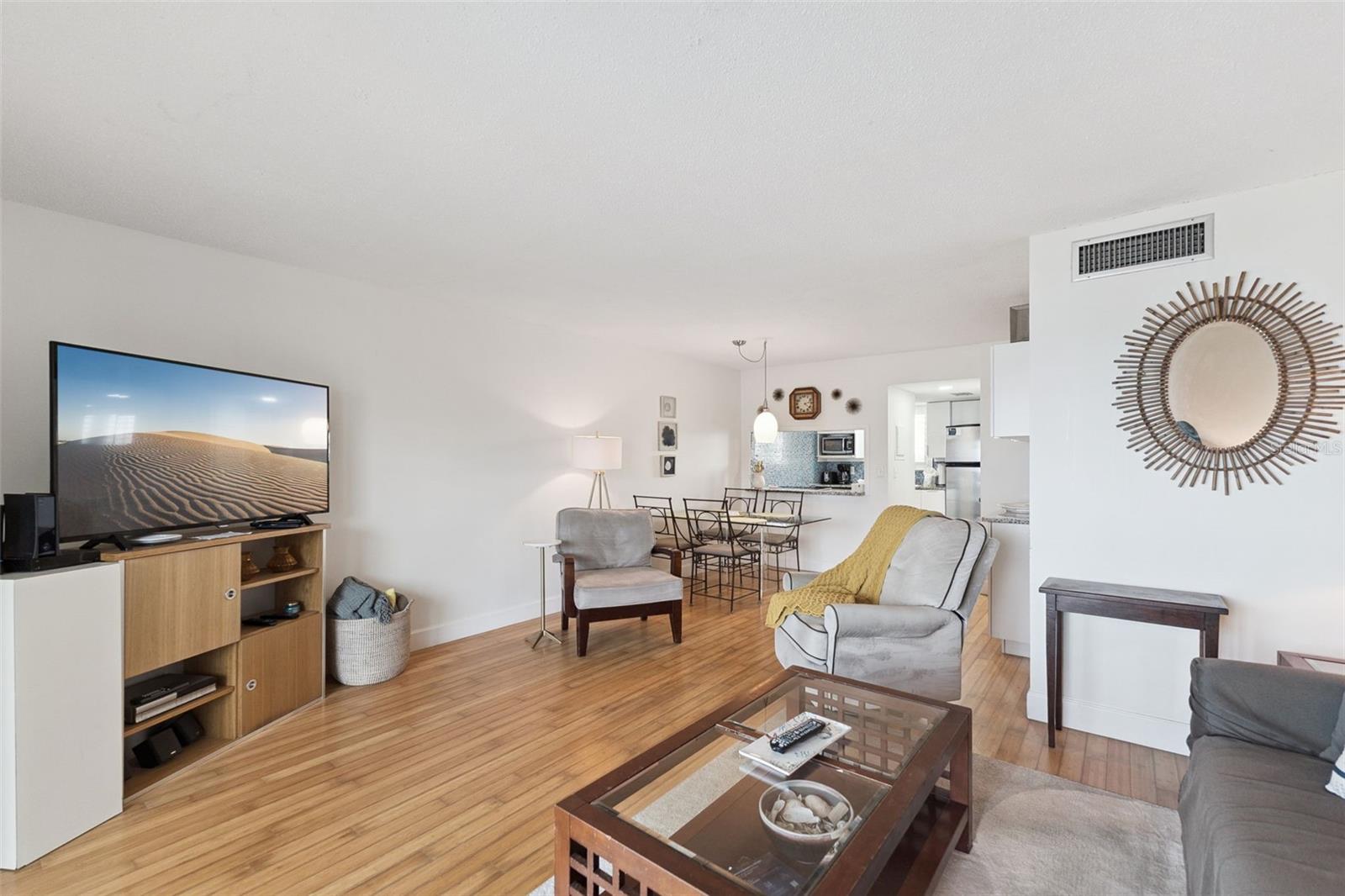 Image 6 of 60 For 935 Ocean Shore Boulevard 3020