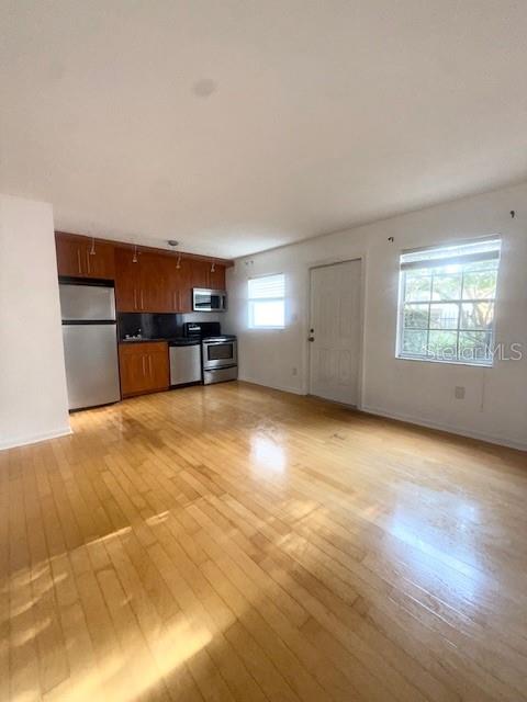 Image 4 of 26 For 1523 Catherine Street 18