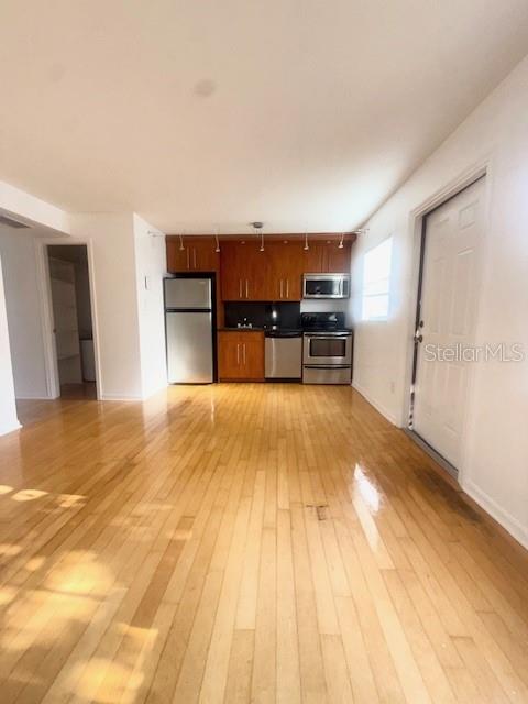 Image 5 of 26 For 1523 Catherine Street 18