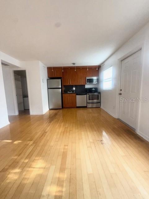 Image 6 of 26 For 1523 Catherine Street 18