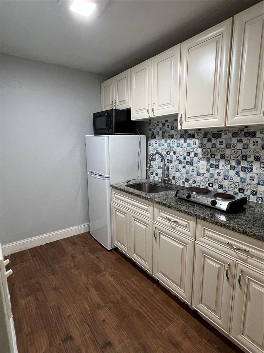 Image 6 of 9 For 899 Rich Drive 2