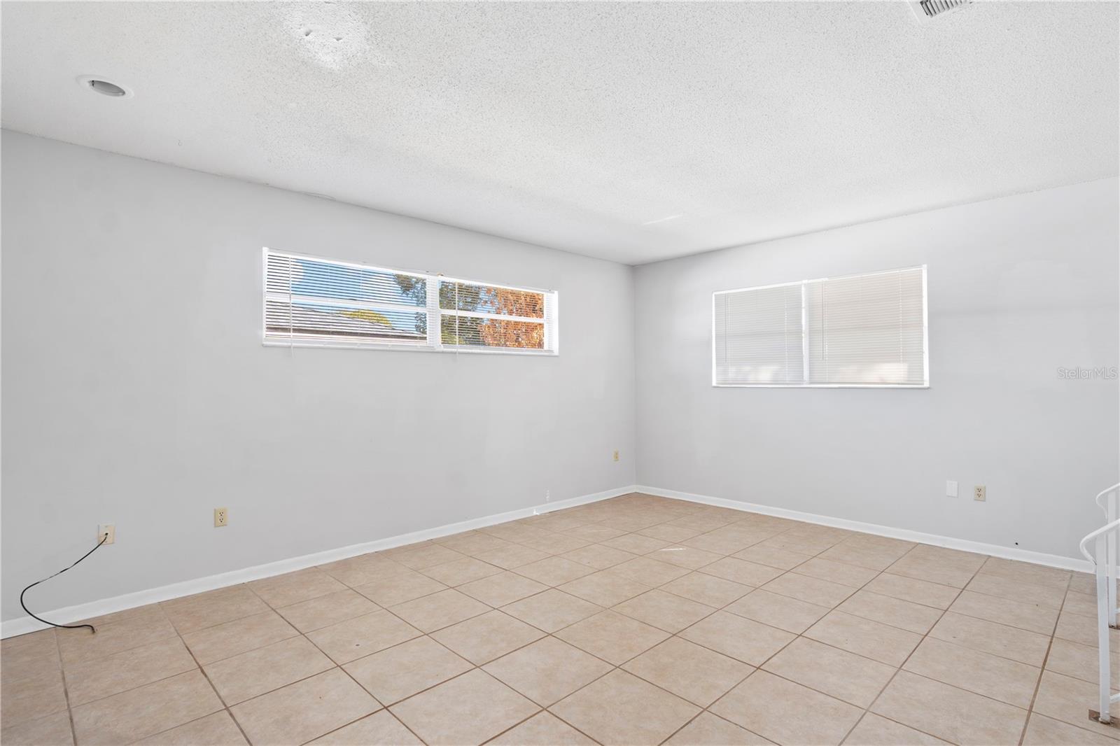 Image 9 of 17 For 621 Ashberry Lane