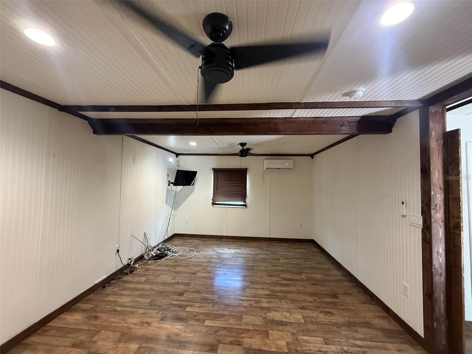 Image 2 of 6 For 18312 Holister Rd