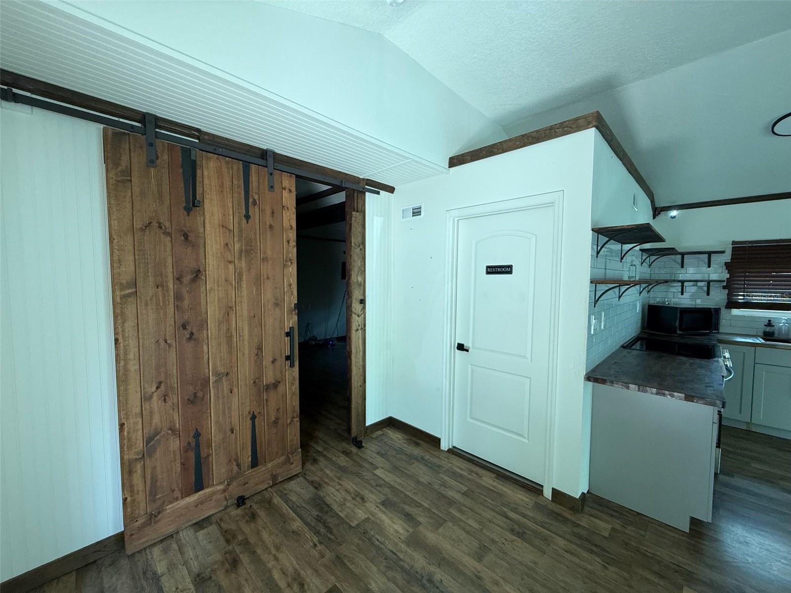 Image 4 of 6 For 18312 Holister Rd