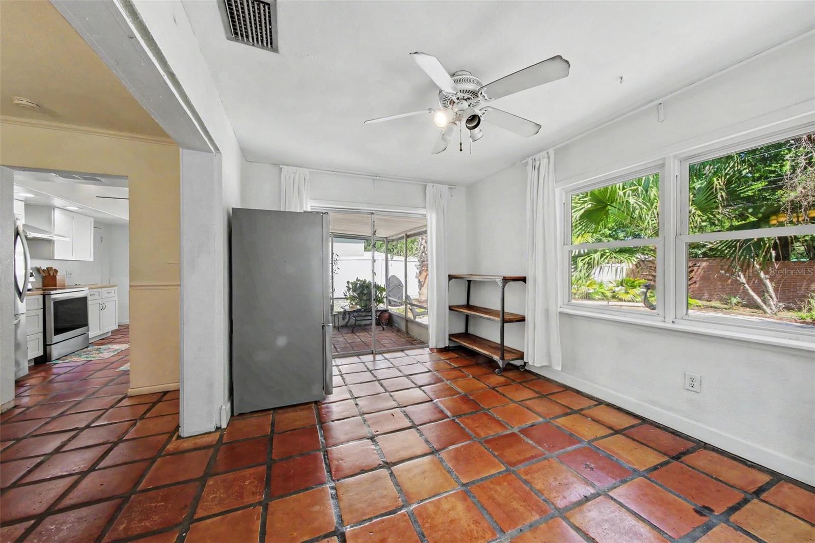 Image 11 of 18 For 3615 Palm Avenue
