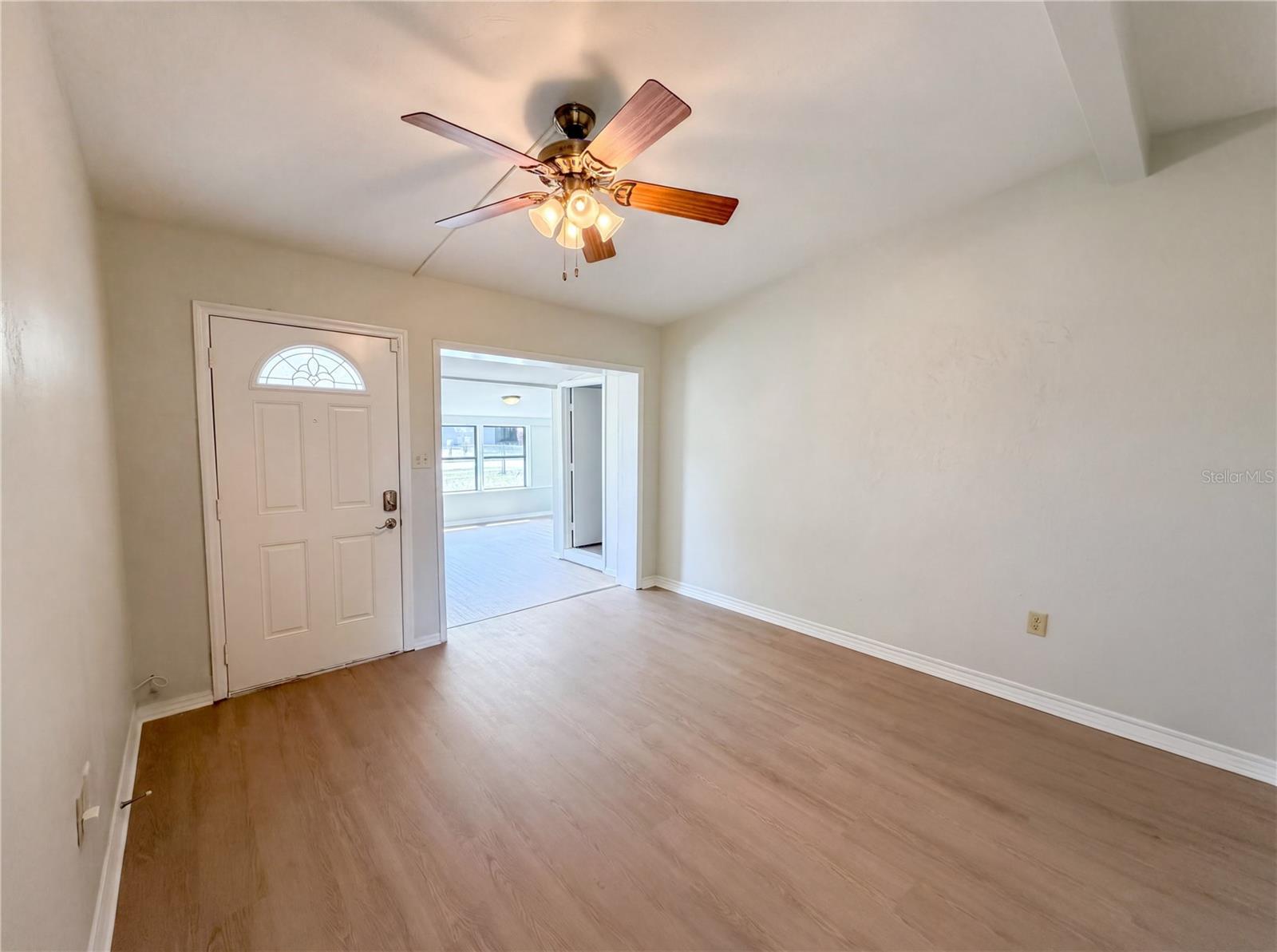 Image 3 of 20 For 4616 Robbins Avenue