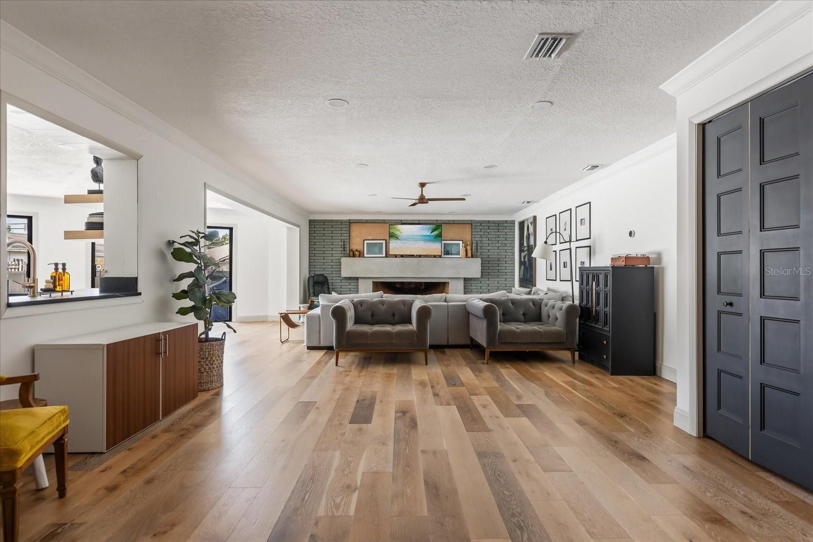 Image 19 of 66 For 4072 Summerwood Avenue