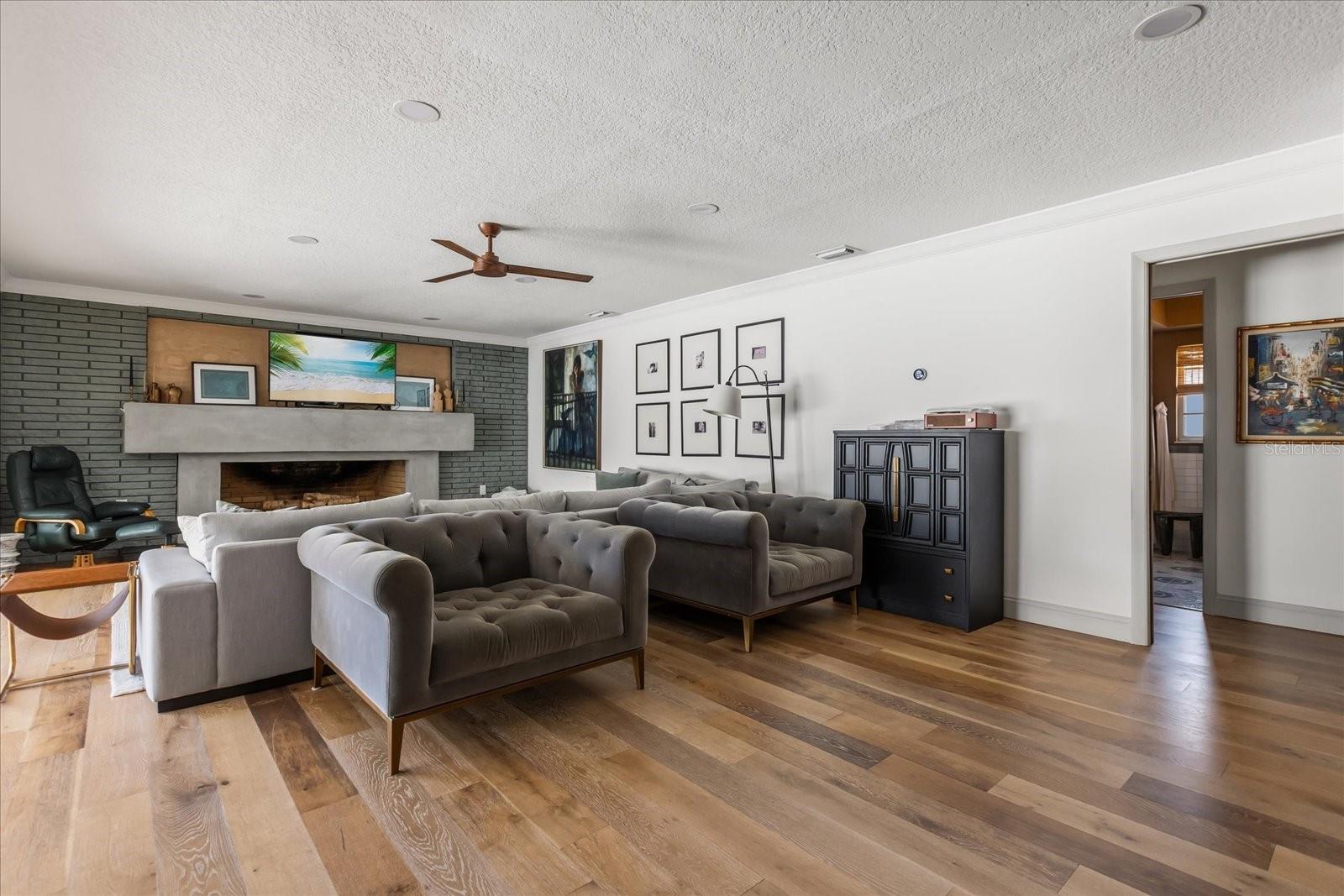 Image 20 of 66 For 4072 Summerwood Avenue