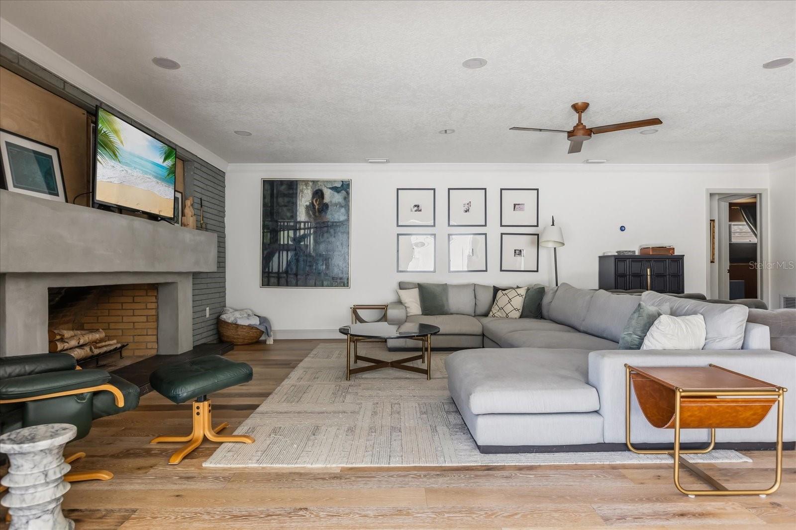 Image 21 of 66 For 4072 Summerwood Avenue