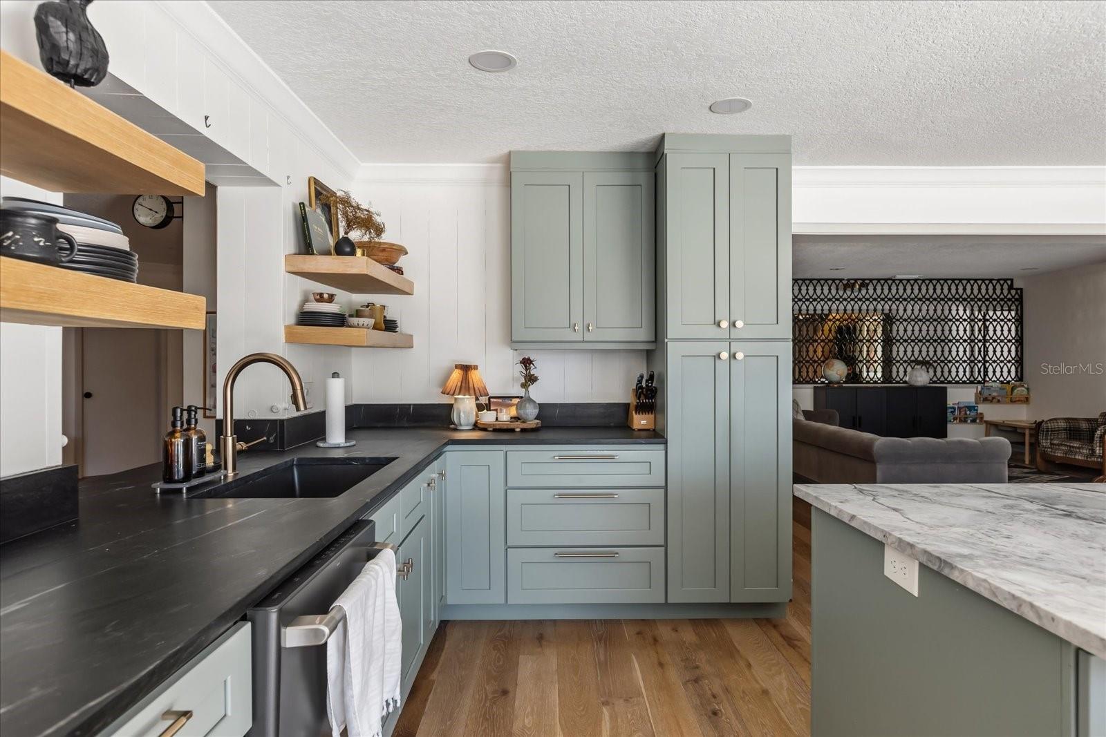 Image 30 of 66 For 4072 Summerwood Avenue