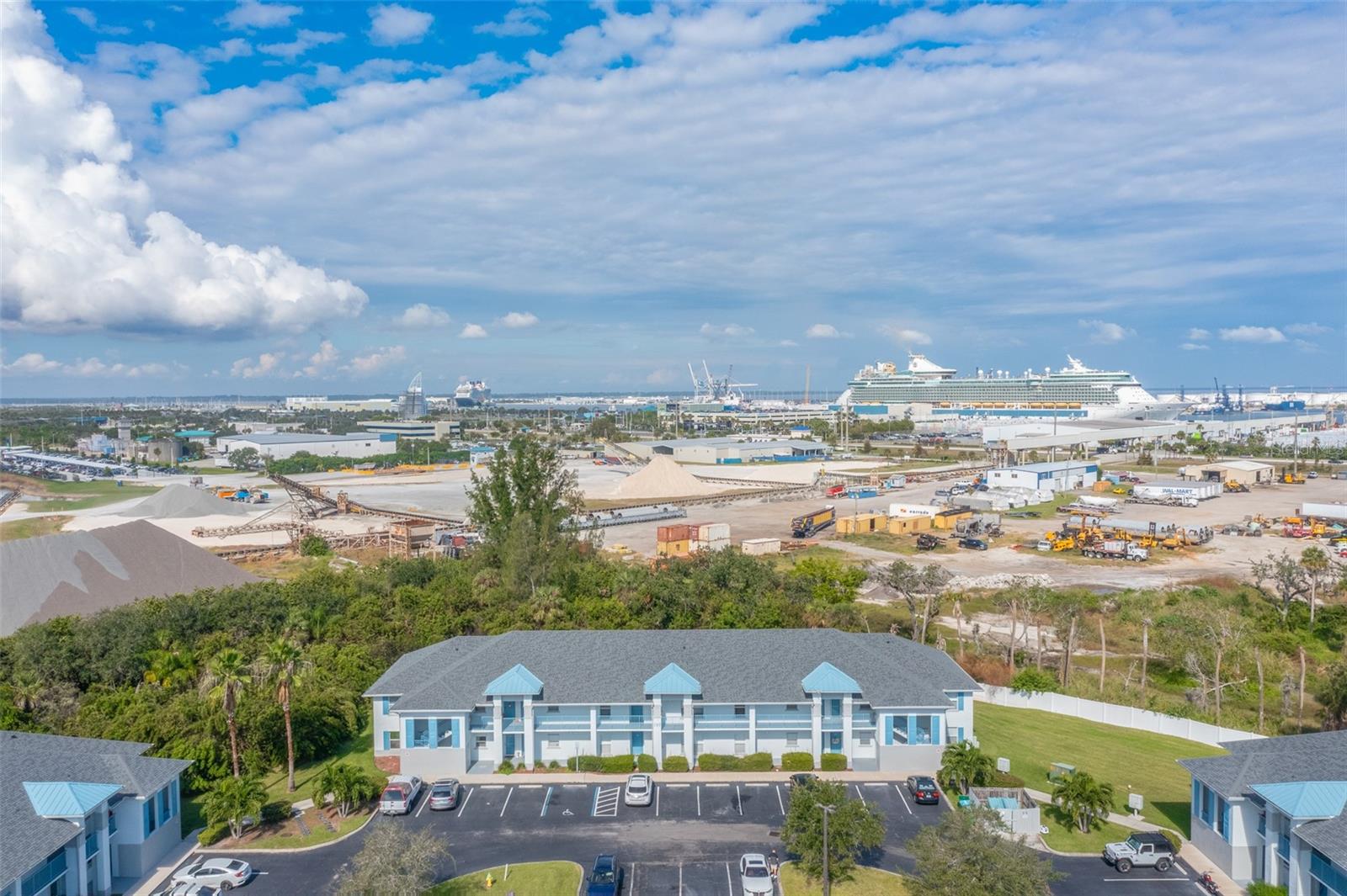 Image 3 of 37 For 180 Portside Avenue 101