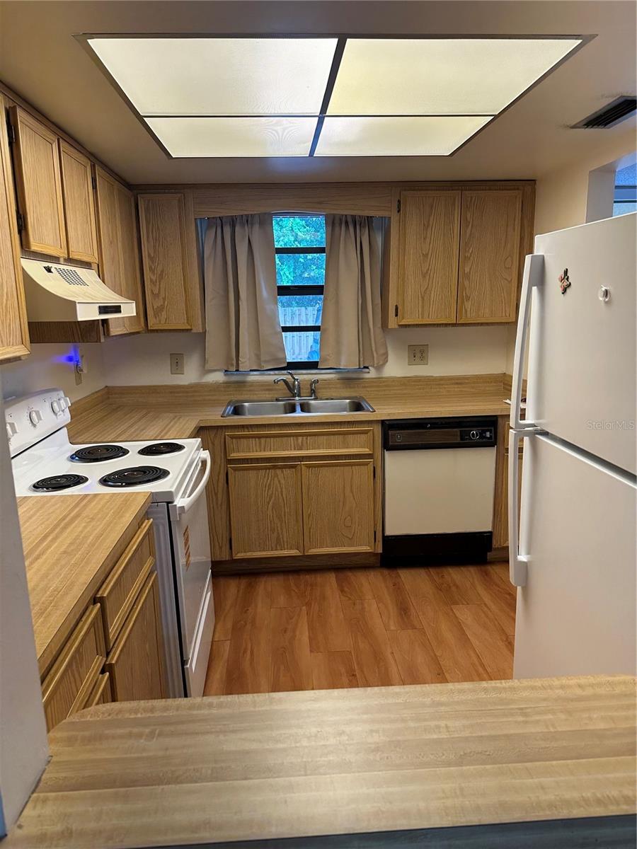 Image 6 of 10 For 205 Palmetto Avenue 102