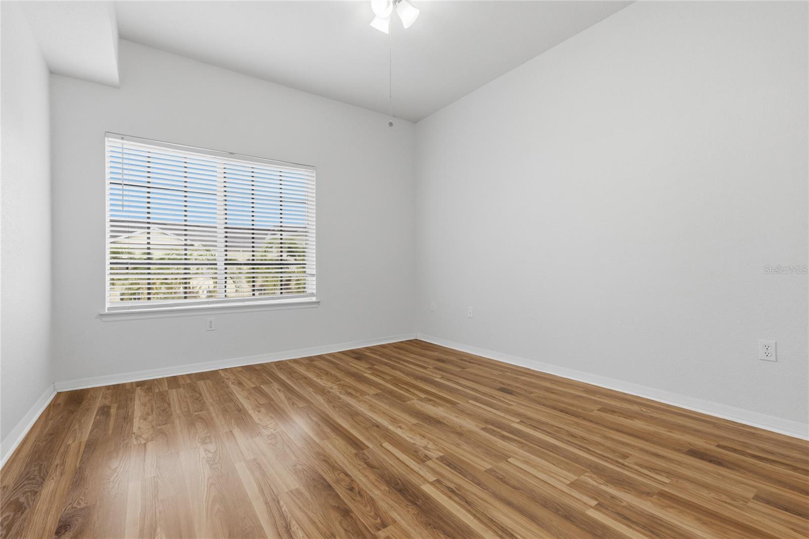 Image 16 of 25 For 9875 Meadow Field Circle