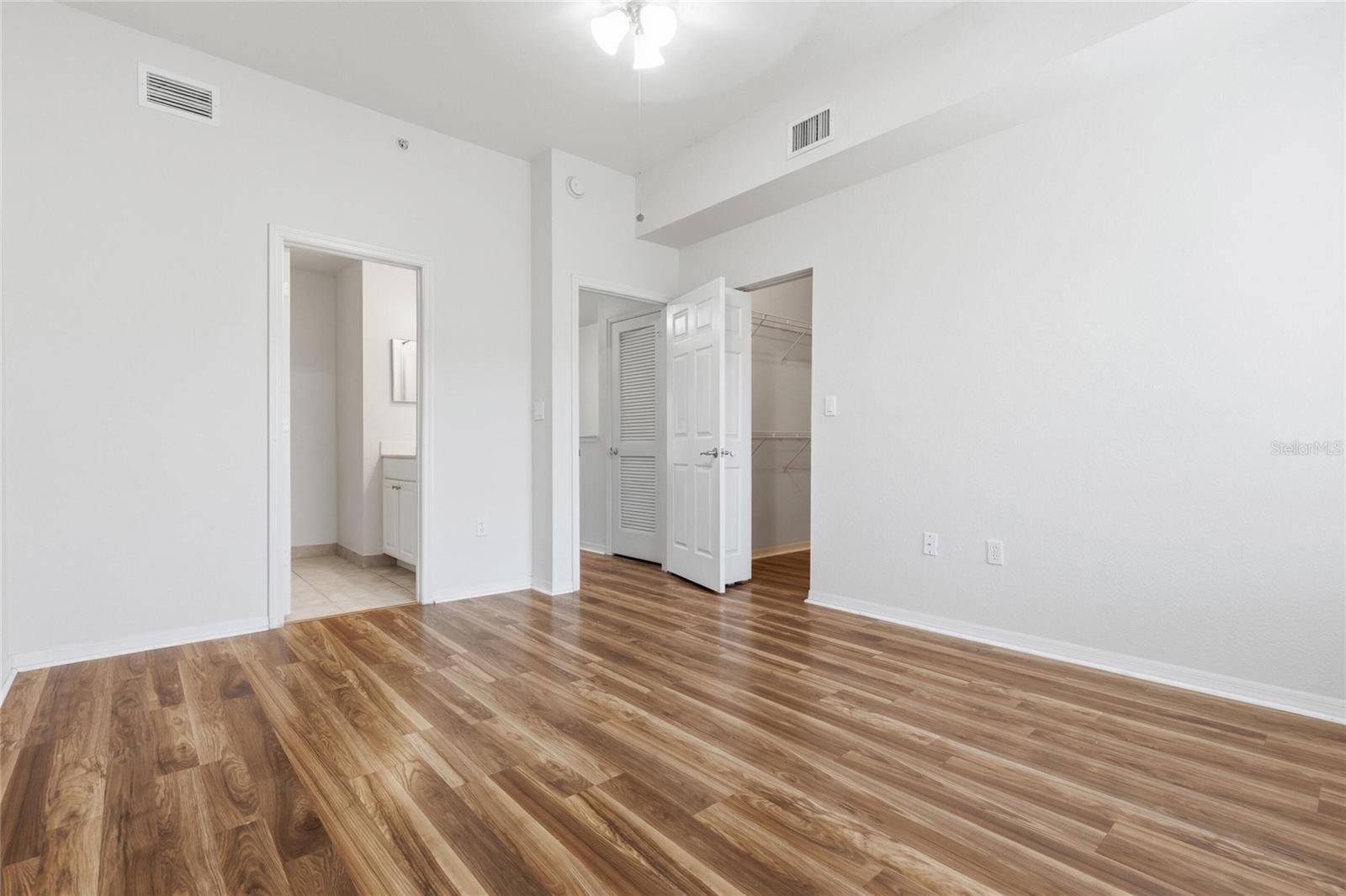 Image 17 of 25 For 9875 Meadow Field Circle