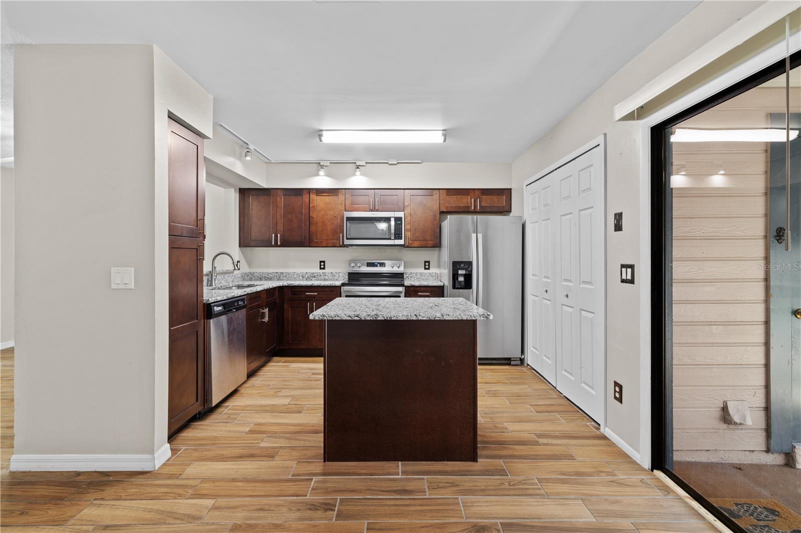 Image 19 of 76 For 2941 Lowell Court