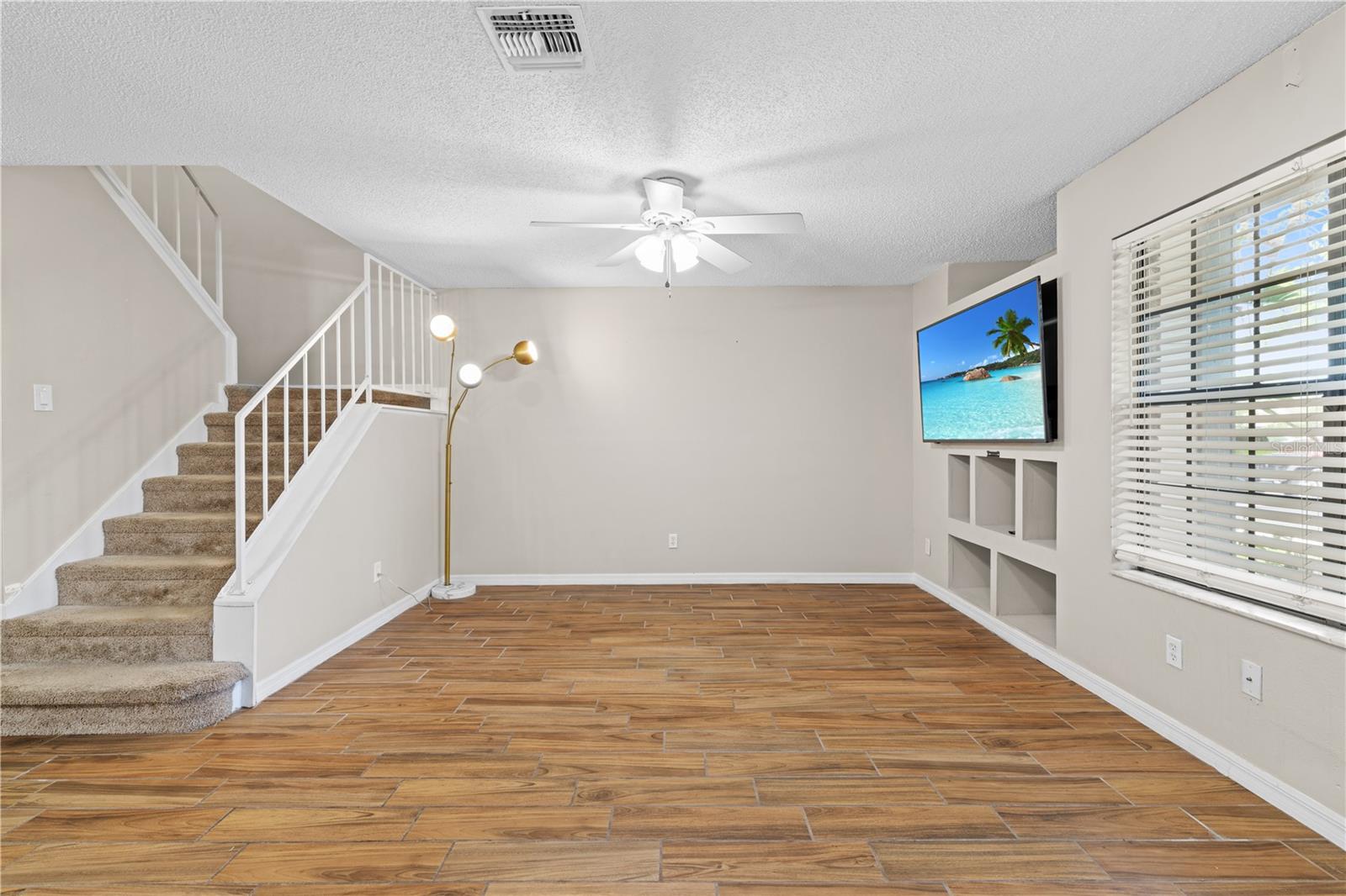 Image 6 of 76 For 2941 Lowell Court